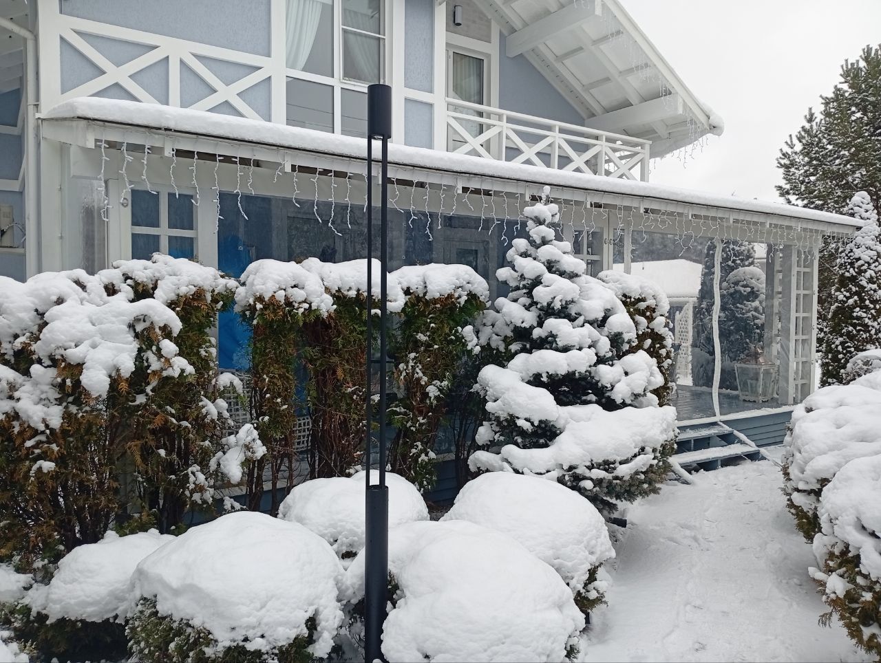 Установка мягких окон зимой: выгодно и технологично